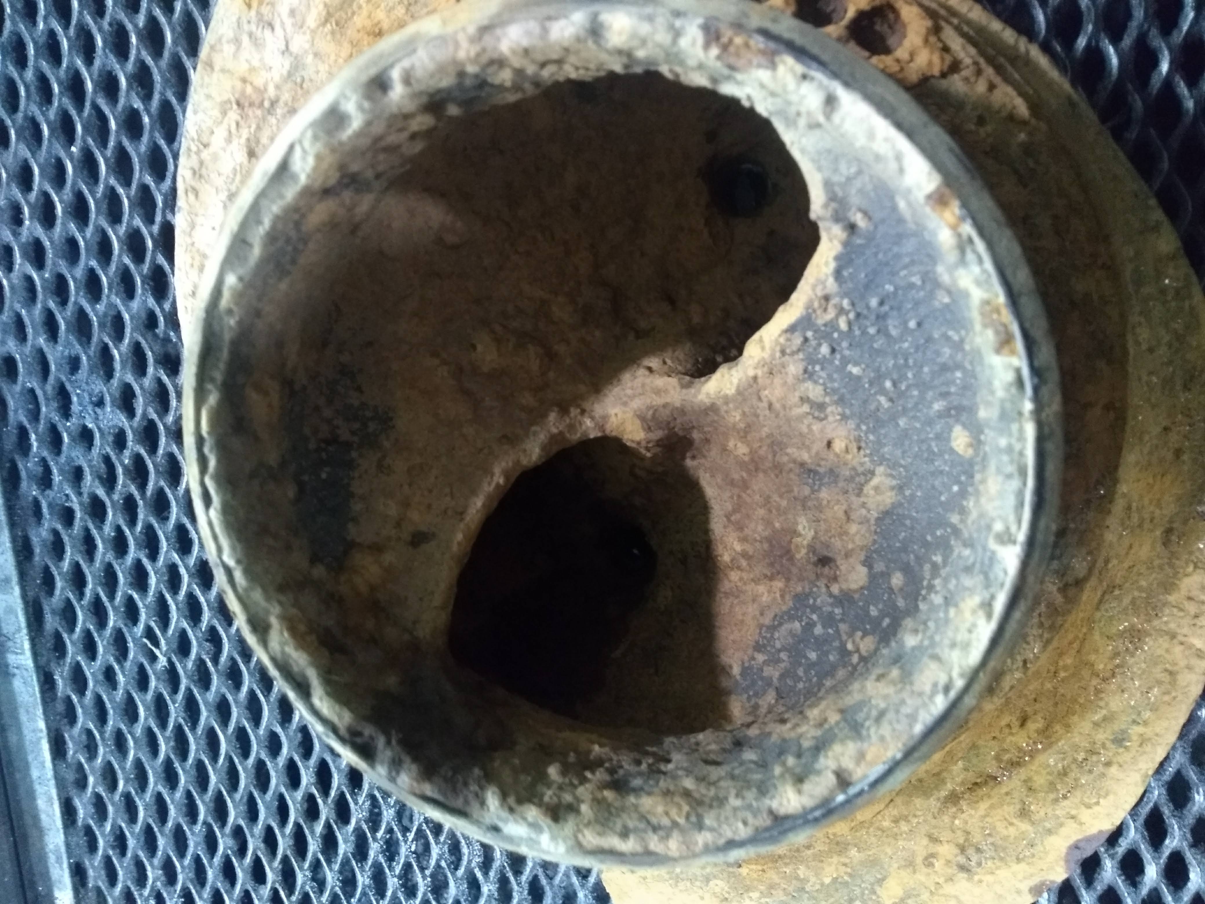 Detalle de un impulsor con desgaste visible en su superficie